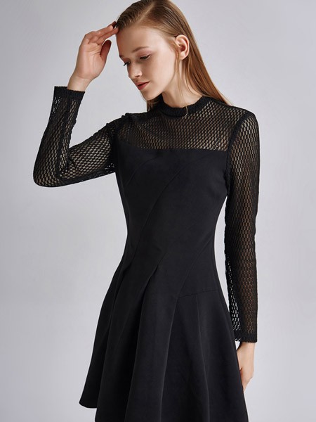 艾露伊女装2022春夏季黑色连衣裙