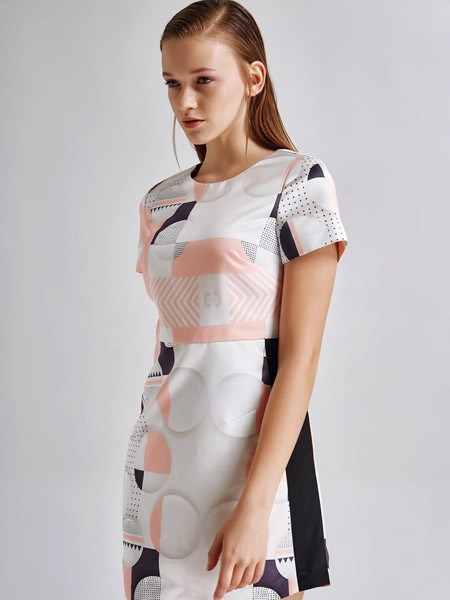 艾露伊女装2022春夏季白色连衣裙