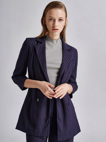 艾露伊女装2022春夏季灰色T恤