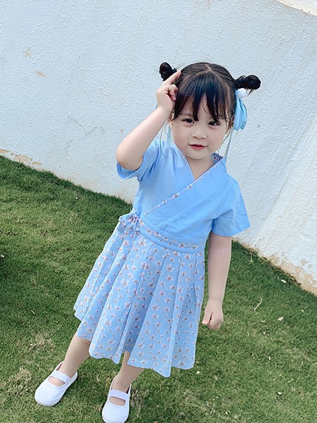 麻吉世界童装2022春夏季蓝色连衣裙