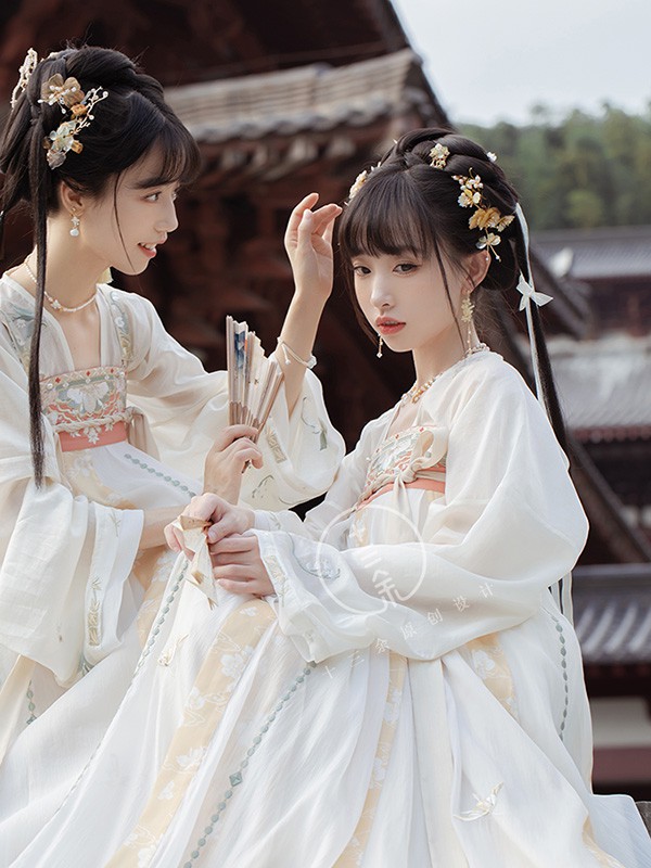 十三余女装2022春夏季白色连衣裙