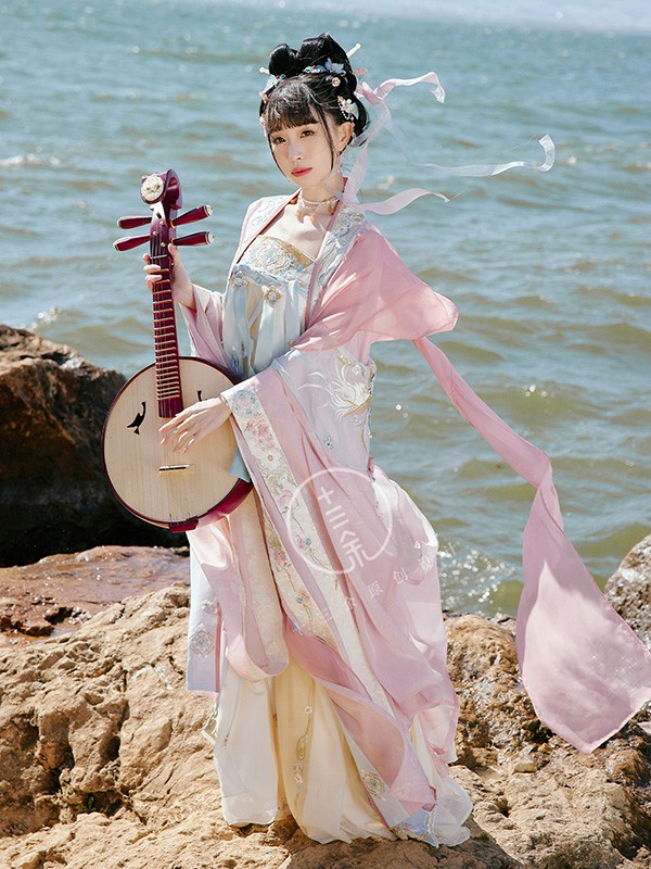 十三余女装2022春夏季粉色连衣裙