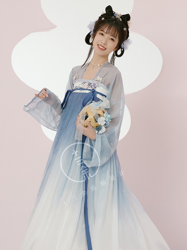 十三余女装2022春夏季蓝色连衣裙