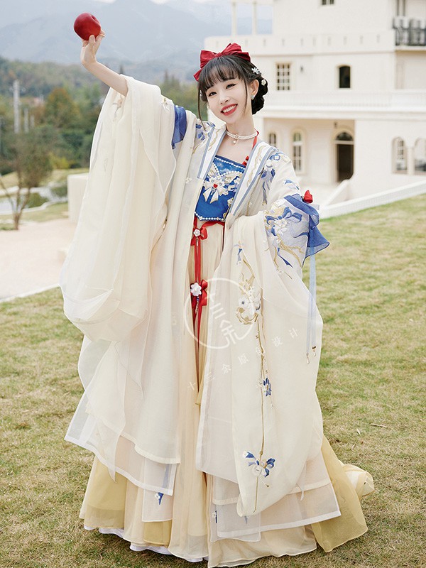 十三余女装2022春夏季米色连衣裙