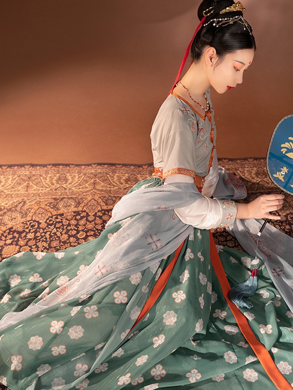 重回汉唐女装2022春夏季绿色半身裙