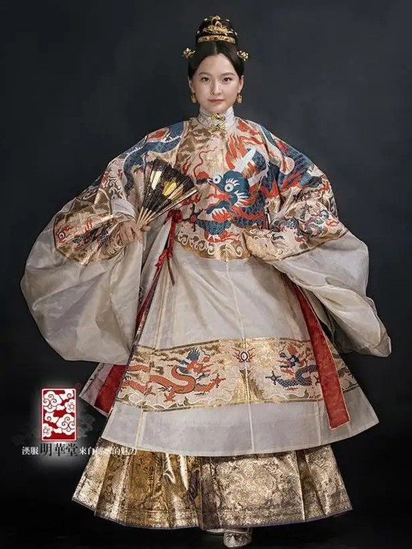 明华堂2022春夏季米色外套