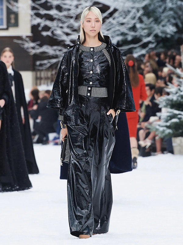 香奈儿2021秋冬季黑色大衣