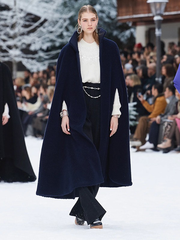 香奈儿2021秋冬季黑色大衣