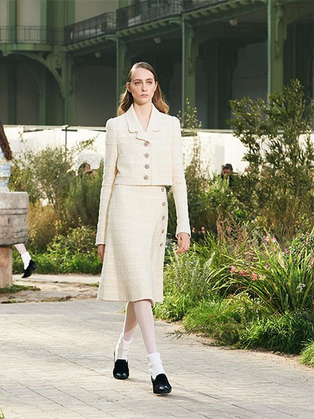 香奈儿女装2022春夏季白色大衣