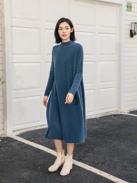 因为2022春夏季藏蓝色连衣裙