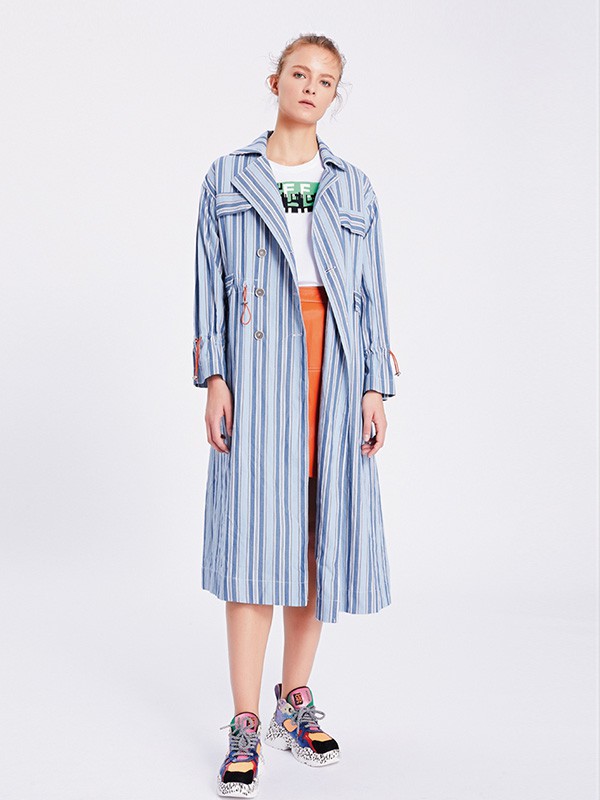 阁兰苏珊女装2022春夏季蓝色风衣