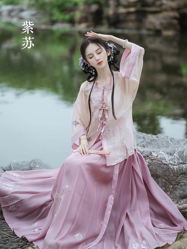 钟灵记2022春夏季粉色百褶裙