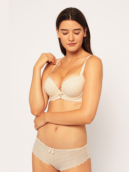 艾格2022春夏季米色时尚内衣