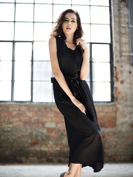 镜女装2022春夏季黑色连衣裙