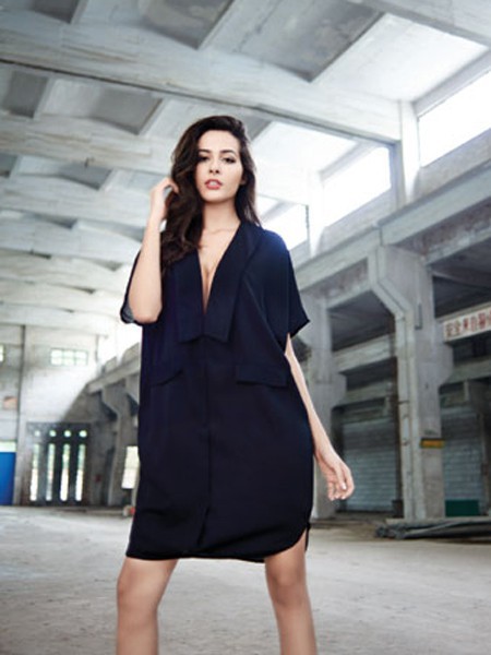 镜女装2022春夏季黑色连衣裙