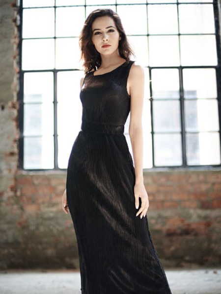 镜女装2022春夏季黑色连衣裙