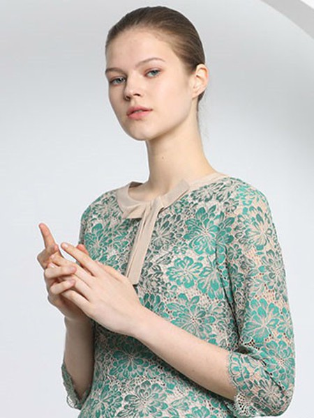 摩雯思2022春夏季蓝色连衣裙