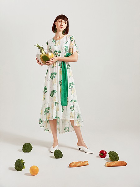 伊缔莎女装2022春夏季白色连衣裙