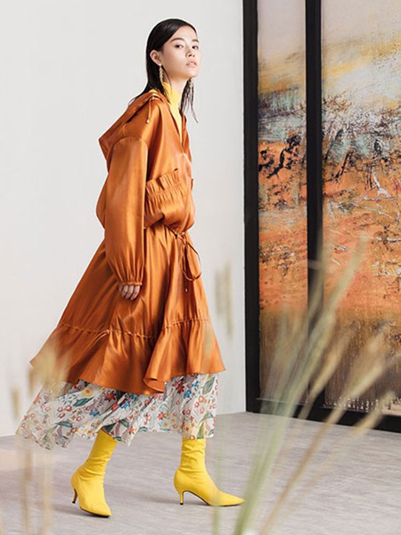 伊缔莎女装2022春夏季橙色连衣裙
