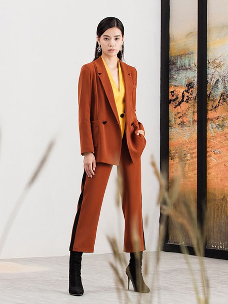 伊缔莎女装2022春夏季橙色西装