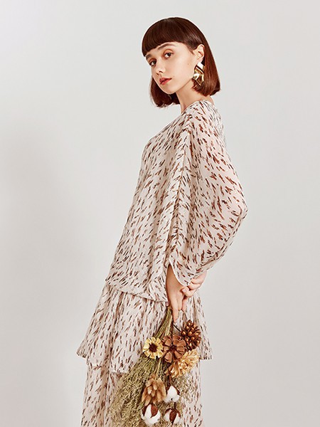 伊缔莎女装2022春夏季白色连衣裙