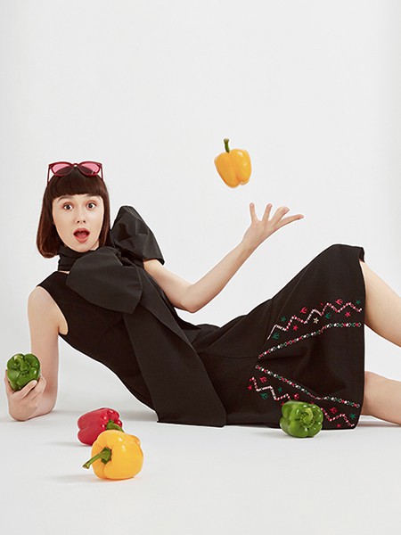 伊缔莎女装2022春夏季黑色连衣裙