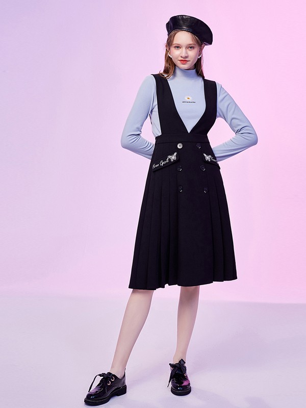 阿卡随心手艺2022秋冬季黑色吊带裙