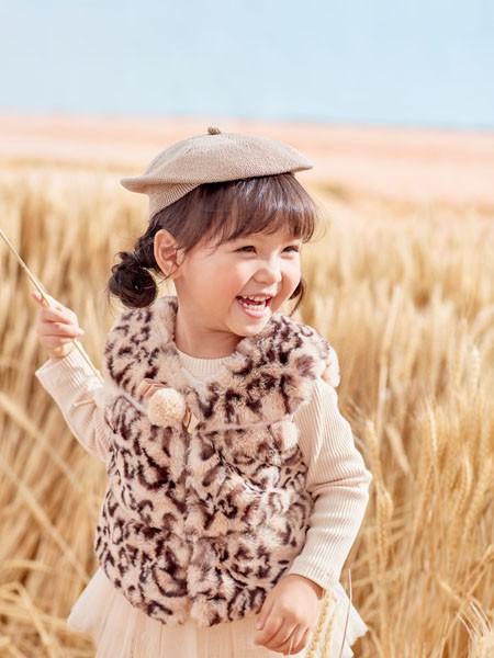 小象Q比2021秋冬季米色针织衫