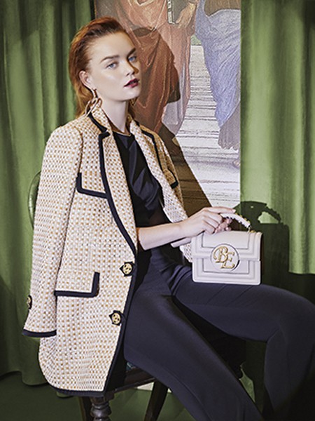 毕索妮2022春夏季白色西装