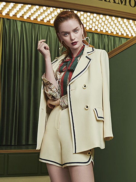 毕索妮2022春夏季白色西装