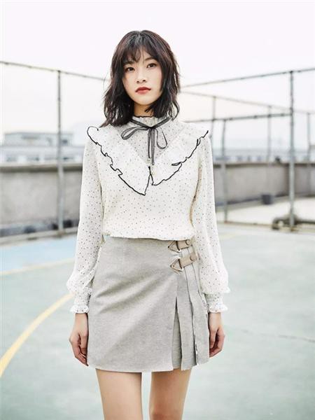 谜遇2022春夏季灰色短裙