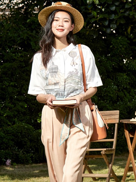 丽迪莎2022春夏季白色T恤