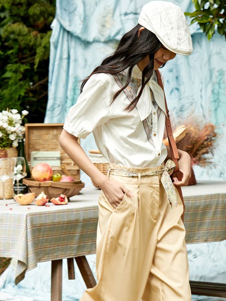 丽迪莎女装2022春夏季白色T恤