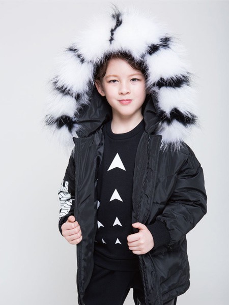 蓝色大象童装2021秋冬季黑色T恤