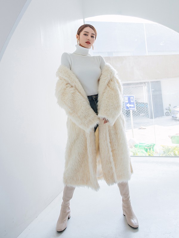 衣阁里拉女装2022秋冬季米色大衣