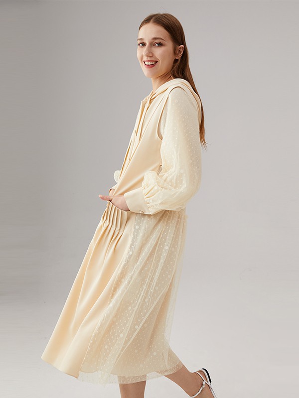 奥蔻女装2022秋冬季米色连衣裙