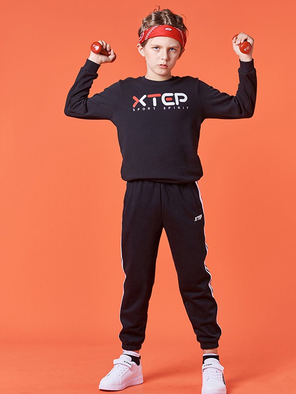 特步儿童2021秋冬季黑色T恤