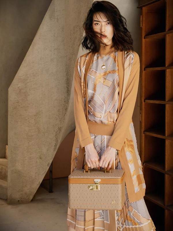 黄慧玲女装2022秋冬季黄色连衣裙