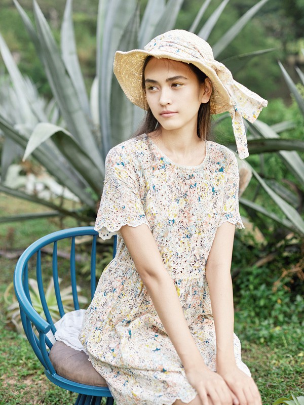 认同女装2022春夏季米色连衣裙