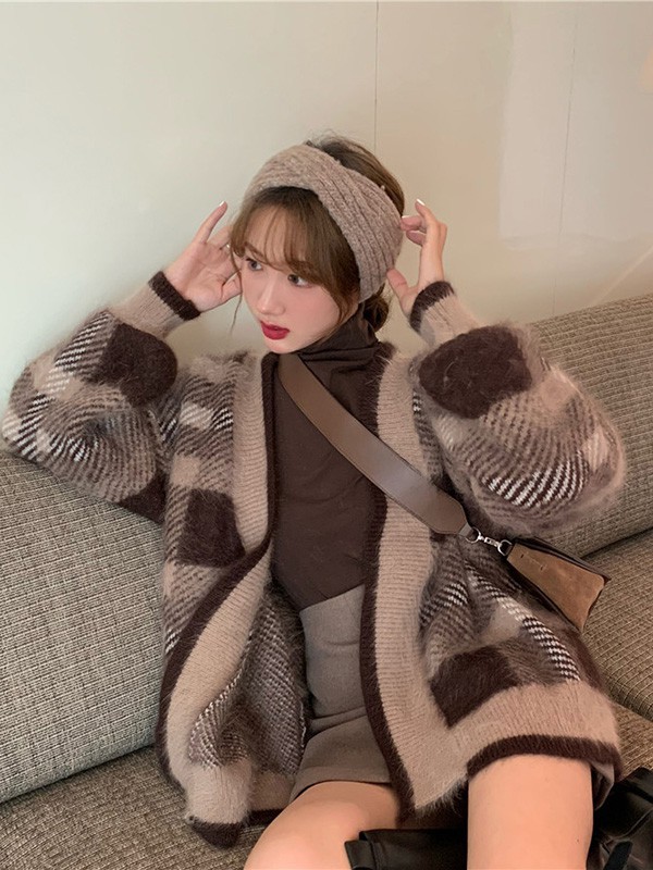 茜扣2022秋冬季咖啡色针织衫