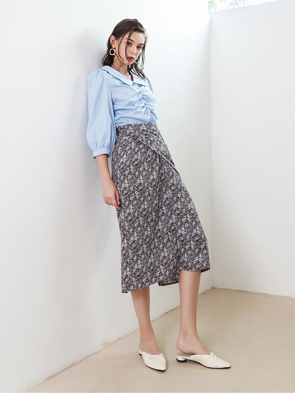 芊素女装2022春夏季蓝色衬衫