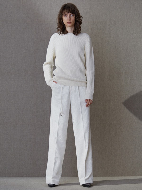 邱昊女装2021秋冬季白色针织衫