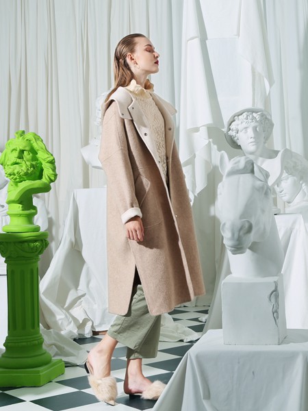 依路佑妮女装2021秋冬季米色大衣