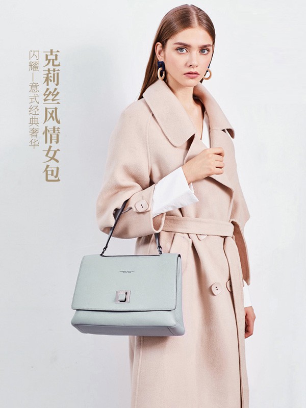 卓凡尼·华伦天奴2022新款箱包皮具