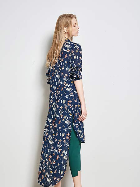 然彩2022春夏季藏蓝色连衣裙