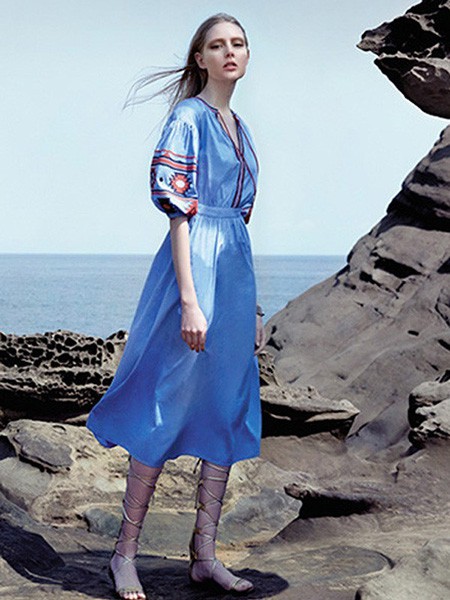 广汇佳女装2022春夏季蓝色连衣裙