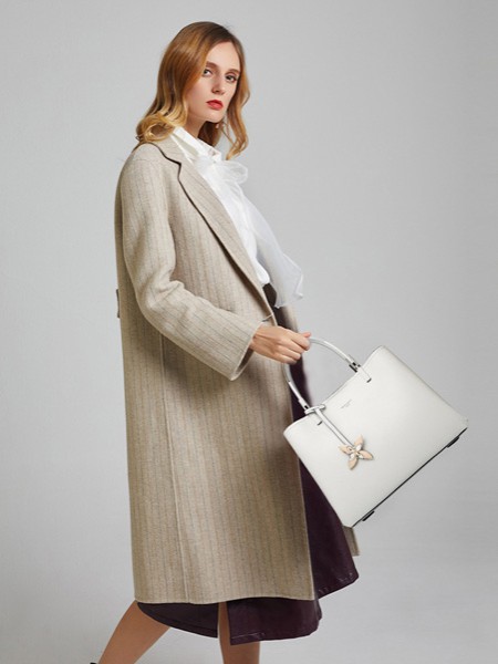 梦特娇包包2022白色方形包