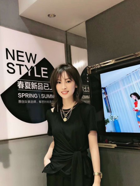 埃芙衣女装2022春夏季黑色T恤