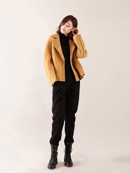 小愚女装2021秋冬季卡其色大衣