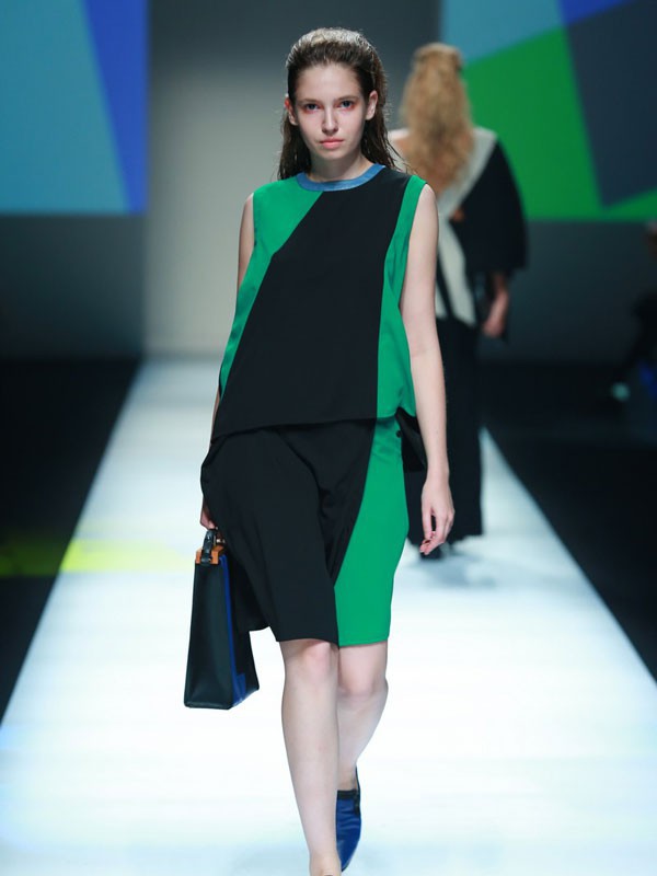 C.J.Yao女装2022春夏季拼色背心